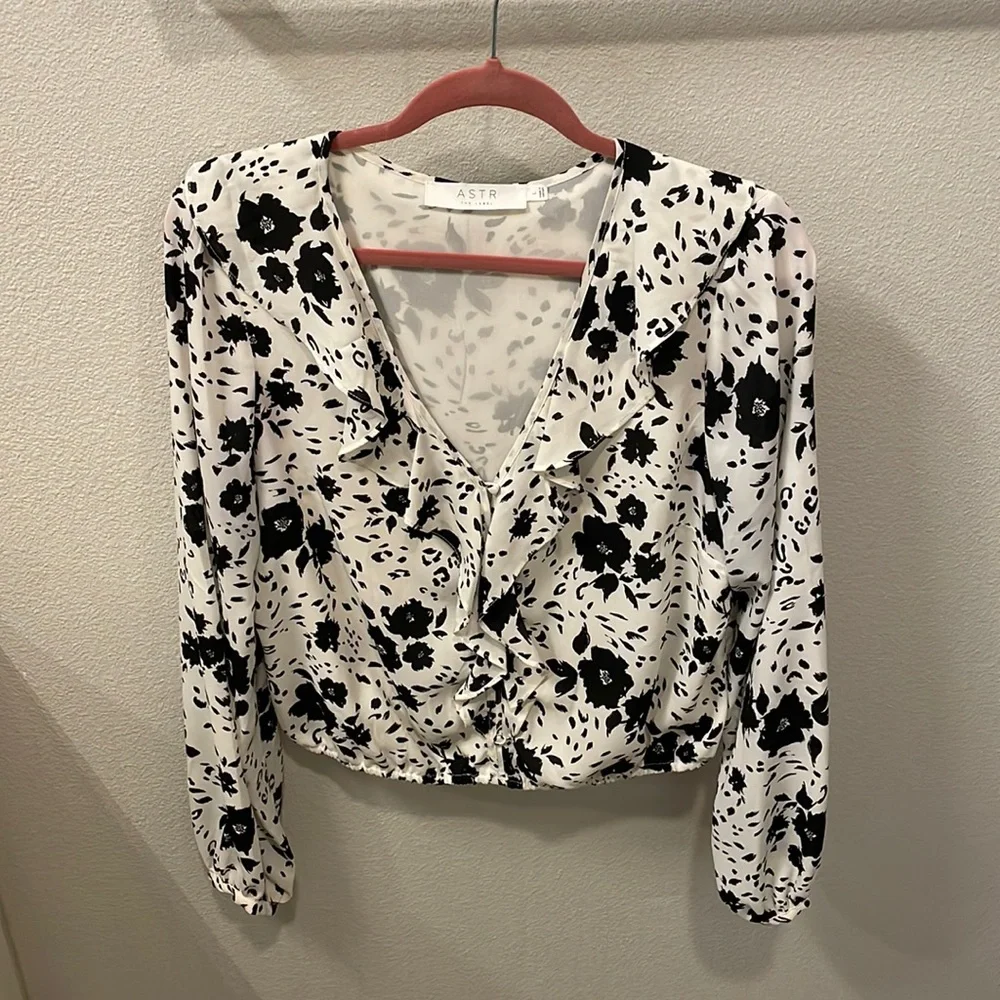 ASTR Blouse - Picture 1 of 3